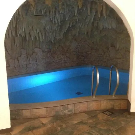 Lägenhet 120 Sq M With An Indoor Swimming Pool