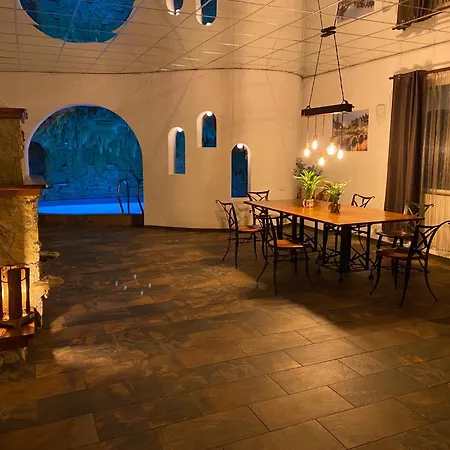 Lägenhet 120 Sq M With An Indoor Swimming Pool